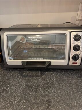 NEVER USED!!Hamilton Beach Easy Reach Toaster Oven in Silver and Black
